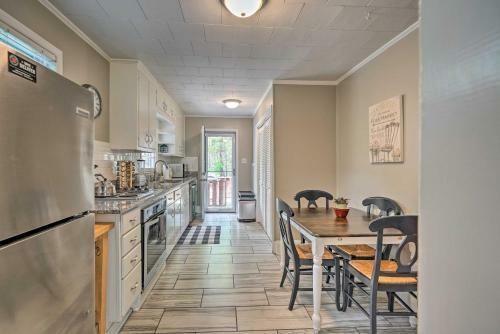 Cozy Home Near Downtown Chapel Hill With Deck!