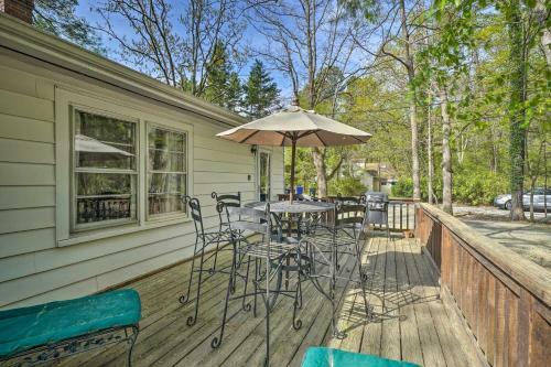 Cozy Home Near Downtown Chapel Hill With Deck!
