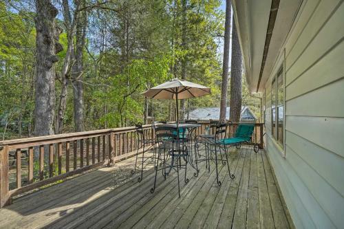 Cozy Home Near Downtown Chapel Hill With Deck!