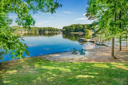 No Wake Zone By Stay Lake Norman