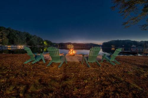 No Wake Zone By Stay Lake Norman