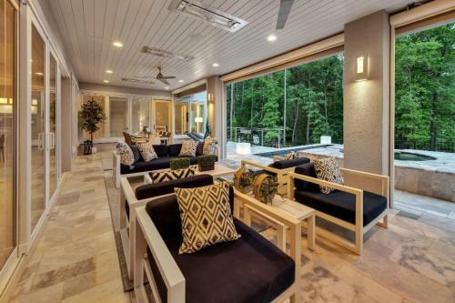 Barefoot On Blarney By Stay Lake Norman