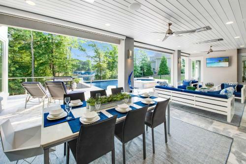 Barefoot On Blarney By Stay Lake Norman