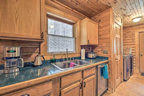 Cozy Blue Ridge Mountain Cabin On 18 Acre Lot