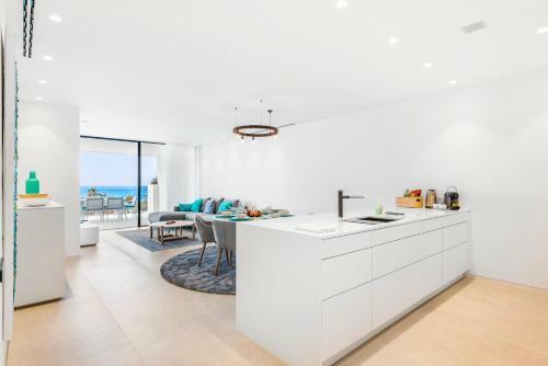 New Luxury Apartment First Sea Line