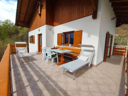 Chalet Nel Bosco Con Lago E Panorama Mozzafiato