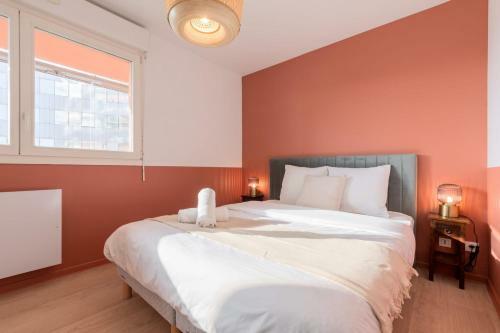 La Madeleine - Nice Spacious Apartment With Parking And Balcony!