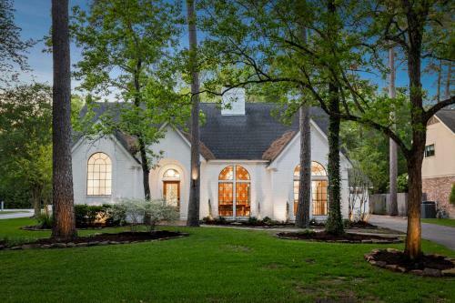 Unique Mid Century Modern In The Woodlands