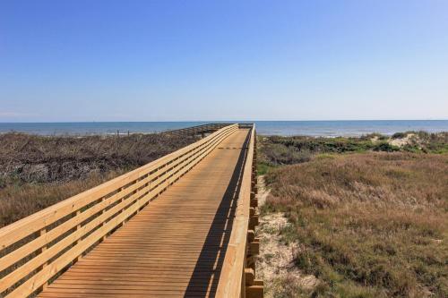 Aransas Palms - Boardwalk To The Beach!