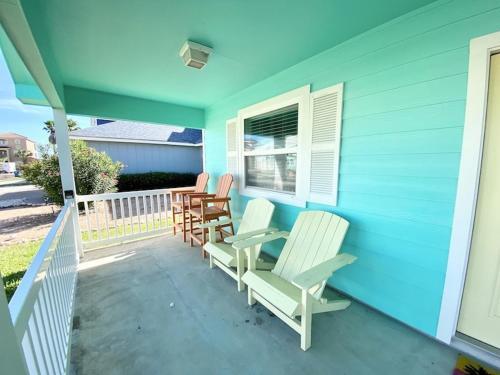Dive On In And Enjoy Life At The Diving Dolphin! Home