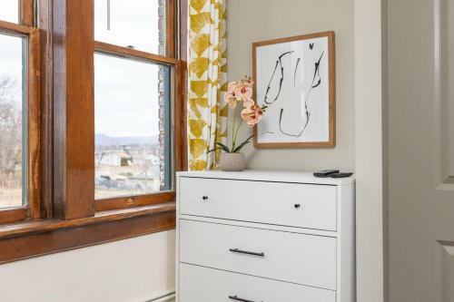 Historic Loft Studio Apartment Near Downtown