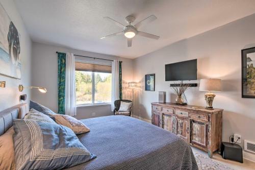 Willapa Bay Hideaway With 5 Acres And Water Views