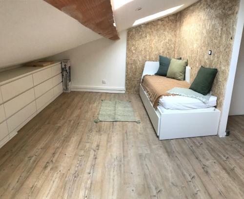 Apartamento Chaleureux Studio Mansard� - C?ur de Ville de S�te