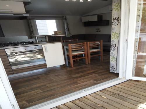 Mobil Home Camping Les Sables Du Midi