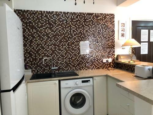 Limnaria Gardens - Comfy 2 Bed, Spacious Apartment