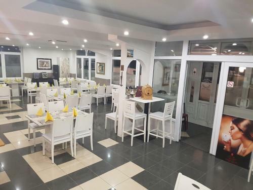 Hostal Apartments O Sole Mio