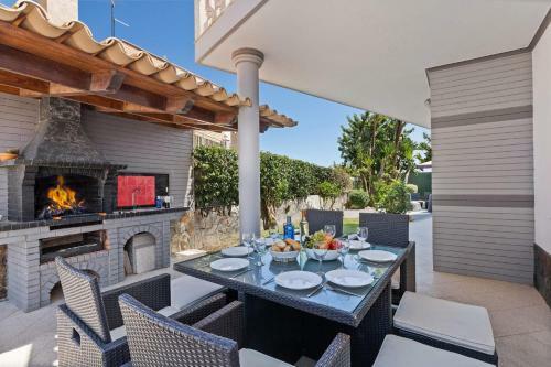 Villa Aila By Villa Plus