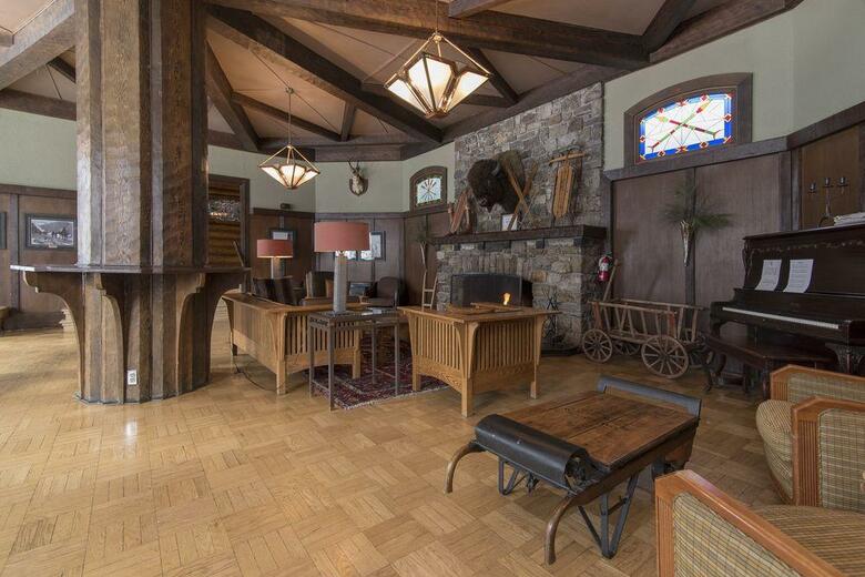 Hotel Deer Lodge