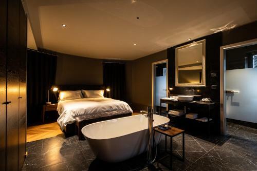 Dam Boutique Hotel & Restaurant