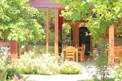 Bed & Breakfast Mercan Bungalow