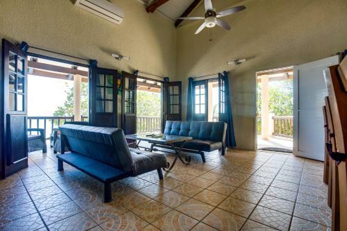 Hotel Mariposa Belize Beach Resort