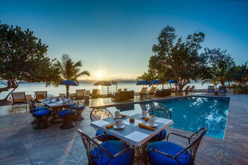 Hotel Mariposa Belize Beach Resort