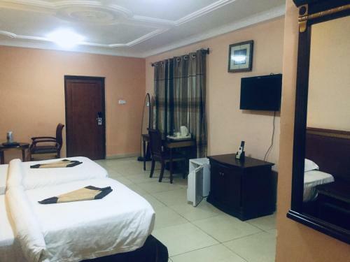 Akroma Plaza Hotel