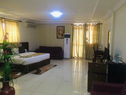 Akroma Plaza Hotel