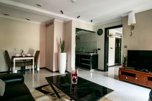 Red Mango Hotel And Apartments