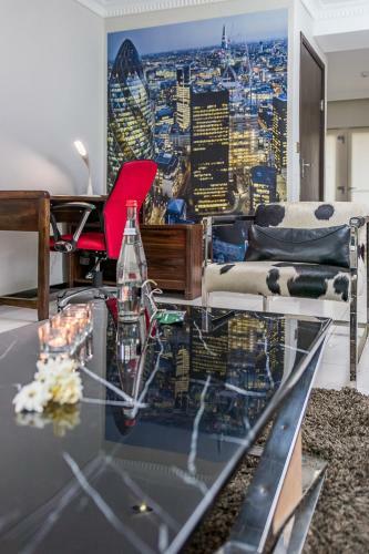 Red Mango Hotel And Apartments