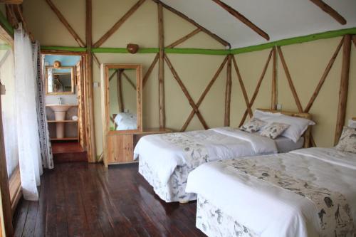 Hotel Lake Bunyonyi Rock Resort