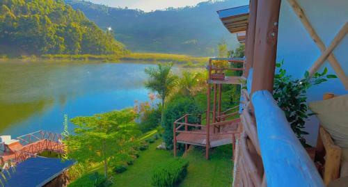 Hotel Lake Bunyonyi Rock Resort
