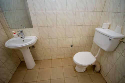 Hostal Ewaka Guesthouse And Backpackers