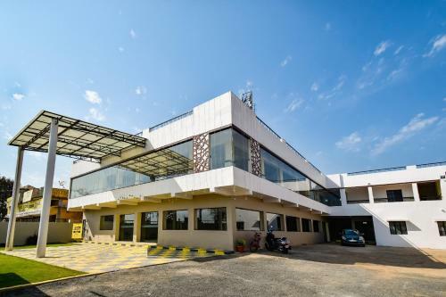 Oyo 71301 Hotel Karemore Celebration