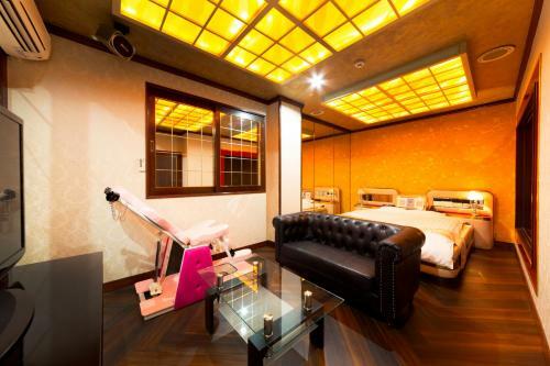 Hotel Abnormal (Adult Only)