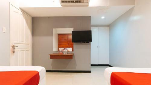 Hotel Reddoorz Plus @ Costa Roca Balamban