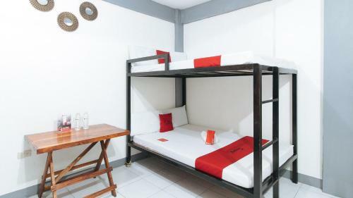 Hotel Reddoorz Plus @ Costa Roca Balamban