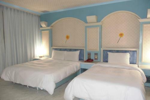 Modern Plaza Hotel