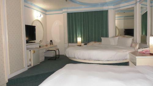 Modern Plaza Hotel
