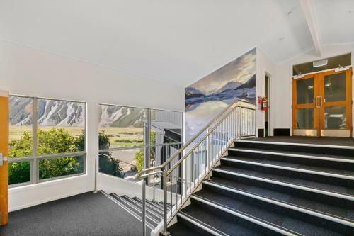 Mt Cook Lodge And Motel