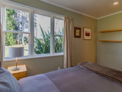 Snowcano Cottage - Rangataua Holiday Home
