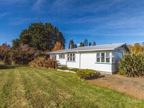 Snowcano Cottage - Rangataua Holiday Home