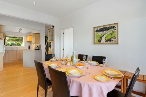 Breakers Bay On The Beach - Kaiteriteri Holiday Home