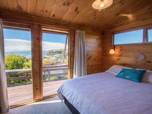 Beach House On The Ridge - Kaiteriteri Holiday Home