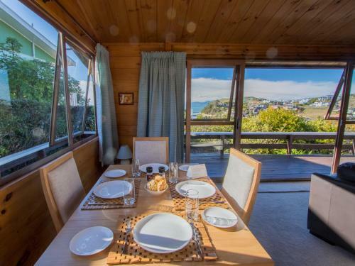 Beach House On The Ridge - Kaiteriteri Holiday Home