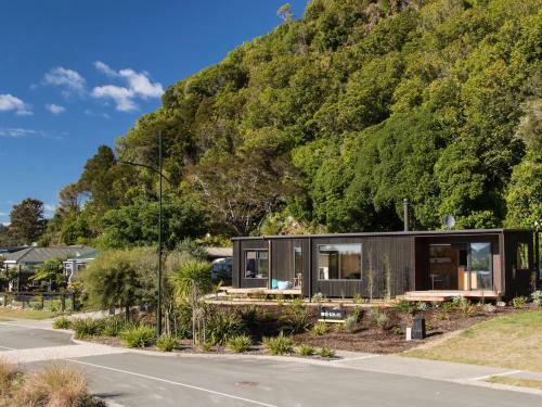 Bach 7 By The Sea - Marahau Holiday Home