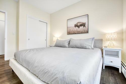 Apartamento Modern Rustic Suite W/ King Bed & Kitchen Island