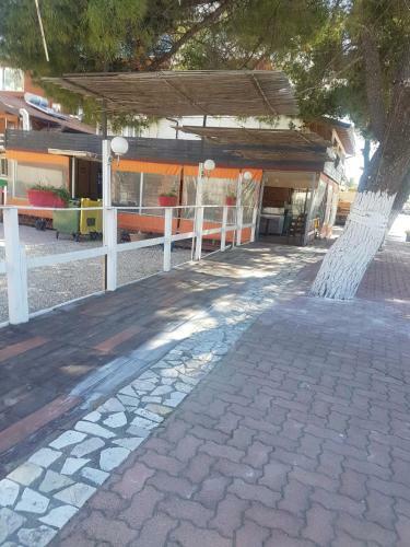 Hostal Bujtina E Zefit