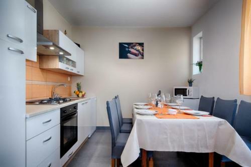 Holiday Home Paradiso- Quiet Island Place