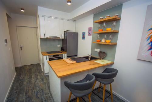Deluxe 2 Bedroom Apartment With Sea View